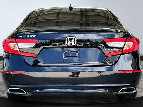 Used 2018 Honda Accord Touring image 5