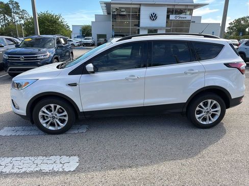 Used 2018 Ford Escape SE w/ SE Sync 3 Package image 4