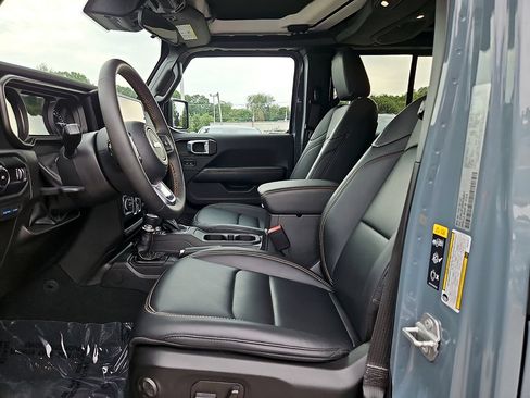 Used 2024 Jeep Wrangler Unlimited Sahara AWD/4WD image 14