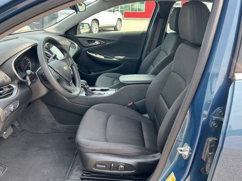 Used 2025 Chevrolet Malibu LT FWD image 3