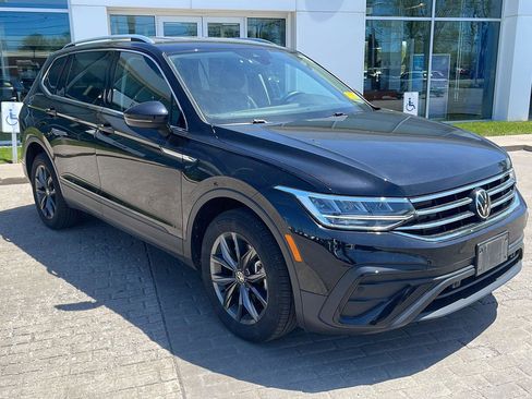 Used 2023 Volkswagen Tiguan SE AWD/4WD image 3
