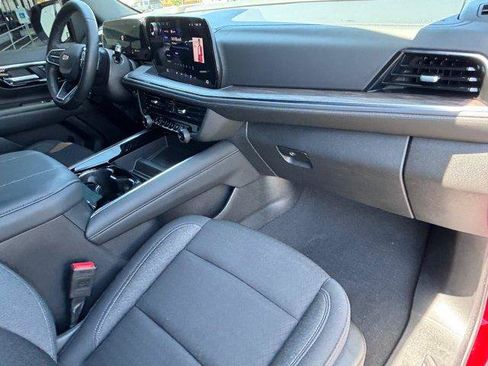 Used 2025 Chevrolet Tahoe LS RWD image 11