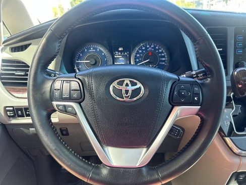 Used 2015 Toyota Sienna XLE Premium AWD/4WD image 17