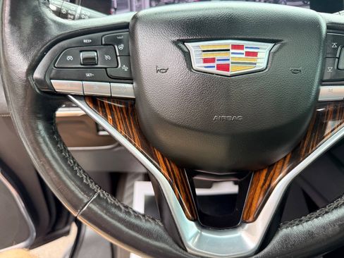 Used 2022 Cadillac Escalade Premium Luxury AWD/4WD image 25