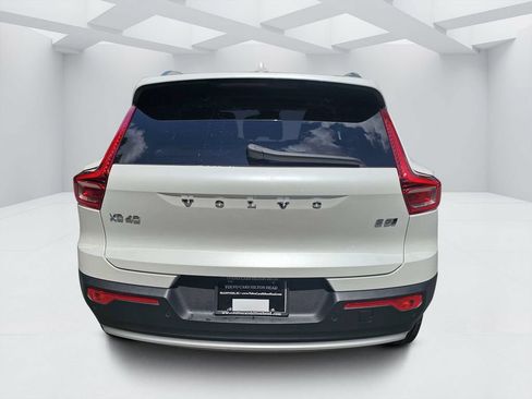 Certified 2023 Volvo XC40 B5 Ultimate w/ Protection Package Premier AWD/4WD image 4