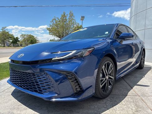 Used 2025 Toyota Camry XSE FWD image 3