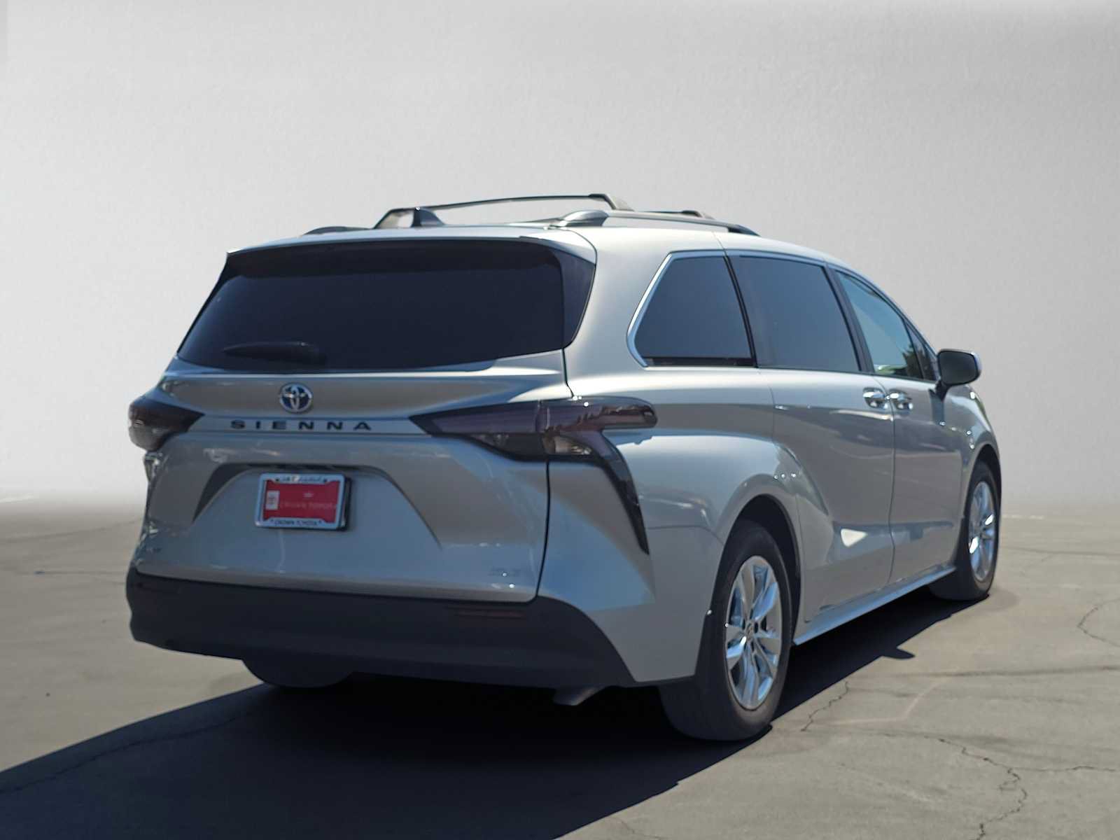 Certified 2025 Toyota Sienna XLE w/ XLE Plus Package FWD image 3