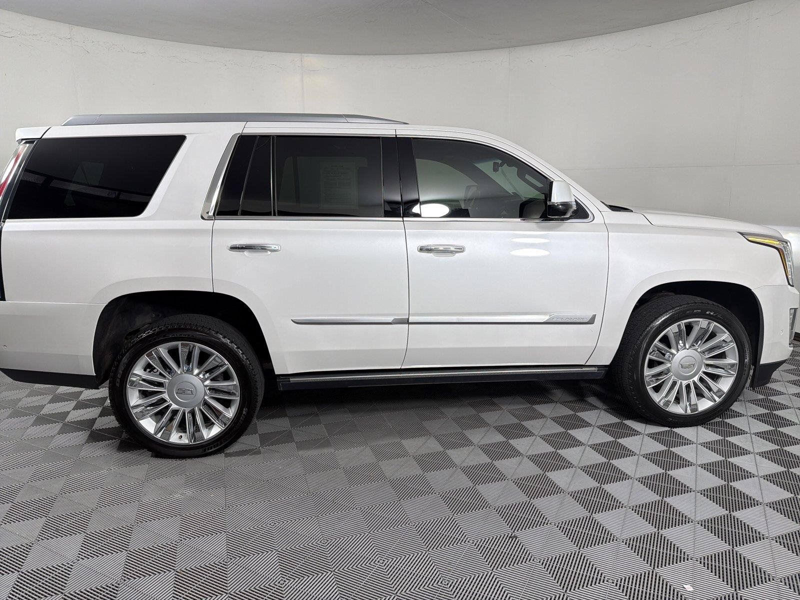Used 2019 Cadillac Escalade Platinum AWD/4WD image 8