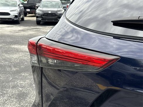 Used 2023 Toyota Highlander XLE image 19