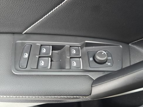 Certified 2022 Volkswagen Tiguan SE image 27