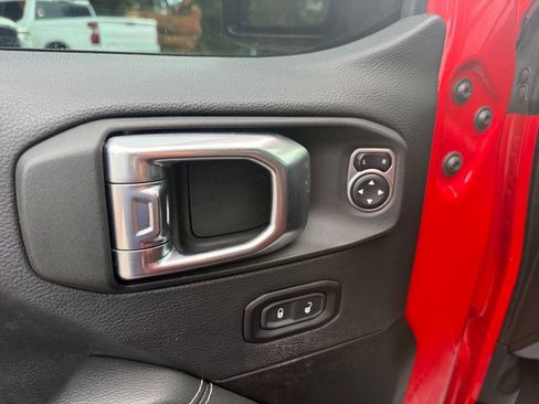 Used 2021 Jeep Wrangler Unlimited Sahara AWD/4WD image 18