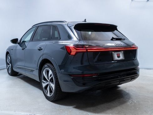 Used 2024 Audi Q8 e-tron Premium image 3