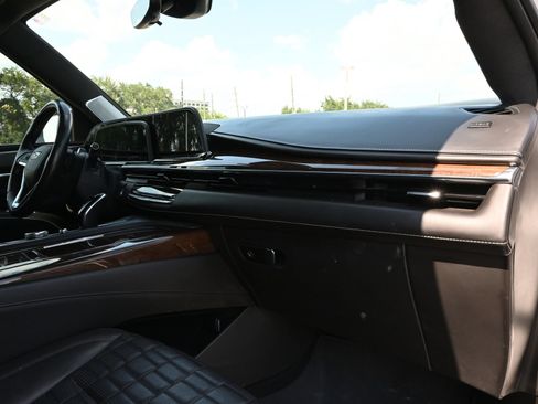 Used 2021 Cadillac Escalade Premium Luxury Platinum AWD/4WD image 25