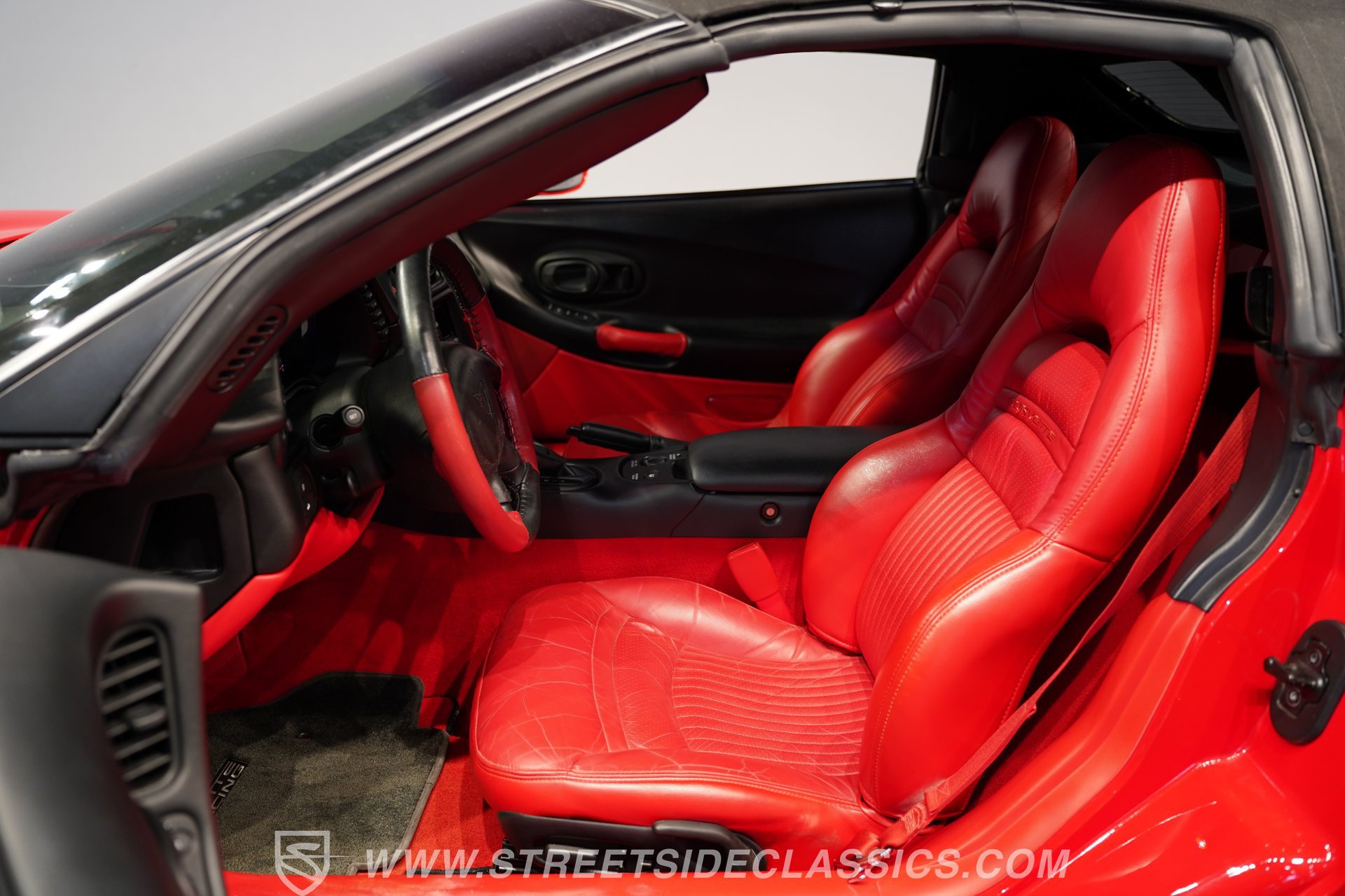 Used 2004 Chevrolet Corvette Convertible w/ Preferred Equipment Group RWD image 38