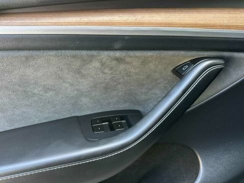 Used 2025 Tesla Model Y Long Range RWD image 11