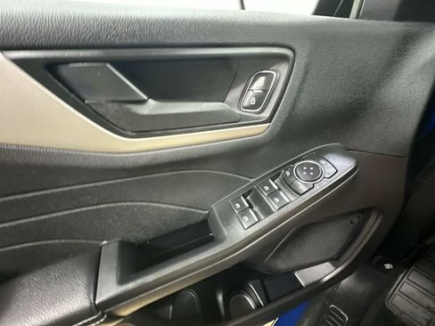 Used 2022 Ford Escape SE w/ SE Sport Appearance Package image 16