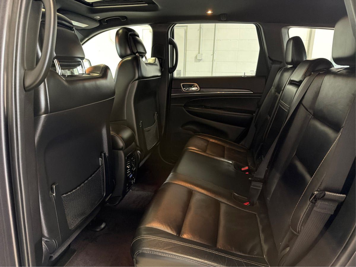 Used 2017 Jeep Grand Cherokee Limited AWD/4WD image 10
