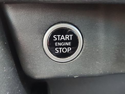 Used 2023 Nissan Rogue SV AWD/4WD image 16