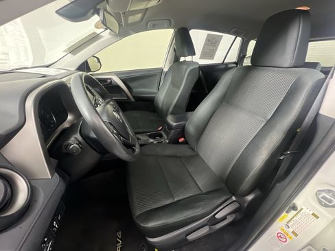 Used 2018 Toyota RAV4 LE FWD image 14