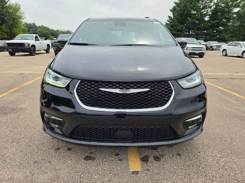 Used 2025 Chrysler Pacifica Select FWD image 10