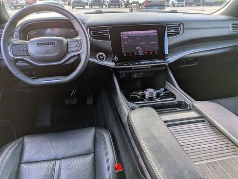 Used 2024 Jeep Wagoneer Series III AWD/4WD image 29