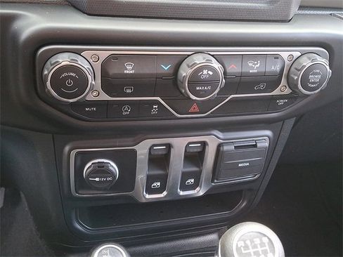 Used 2022 Jeep Wrangler Sport S image 16