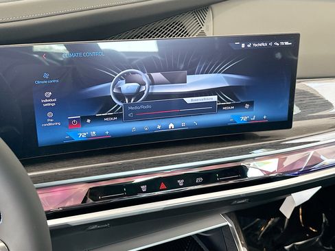 New 2026 BMW i7 M70 AWD/4WD image 15