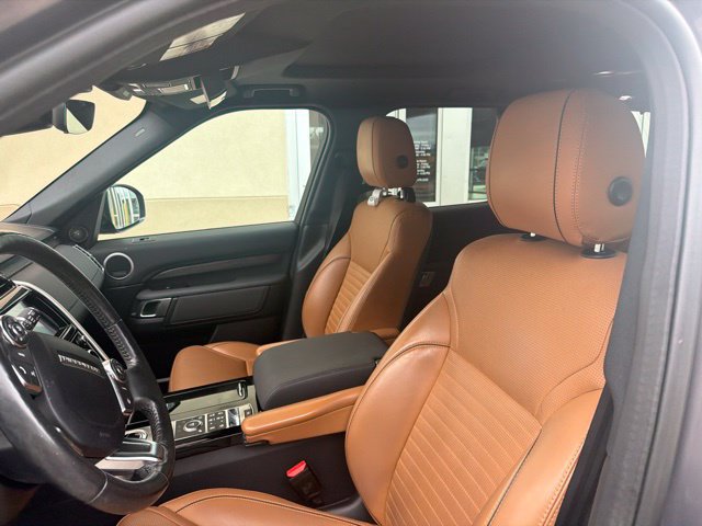 Used 2017 Land Rover Discovery HSE AWD/4WD image 12