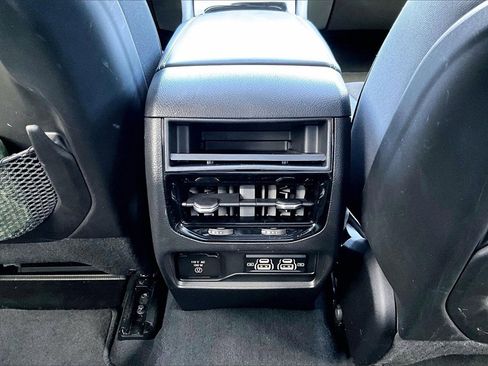 Used 2023 Jeep Grand Cherokee Altitude image 16