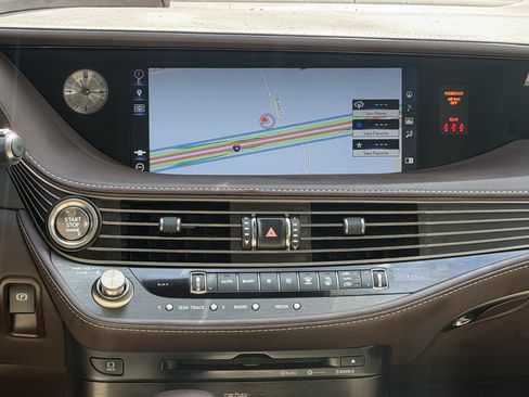 Used 2018 Lexus LS 500 w/ Luxury Package RWD image 17