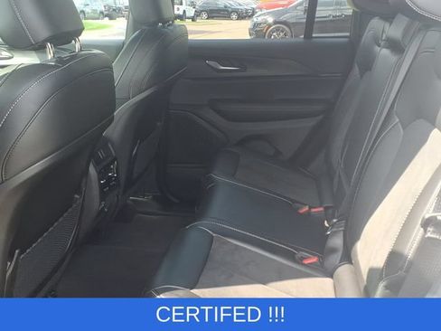 Certified 2025 Jeep Grand Cherokee Altitude AWD/4WD image 13