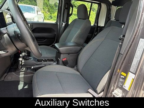 Used 2024 Jeep Gladiator Sport AWD/4WD image 19