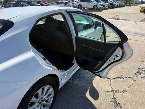 Used 2018 Toyota Camry LE image 21