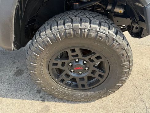 Used 2021 Toyota Tacoma TRD Off-Road w/ Technology Package AWD/4WD image 12