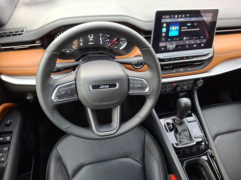 Certified 2024 Jeep Compass Limited image 11