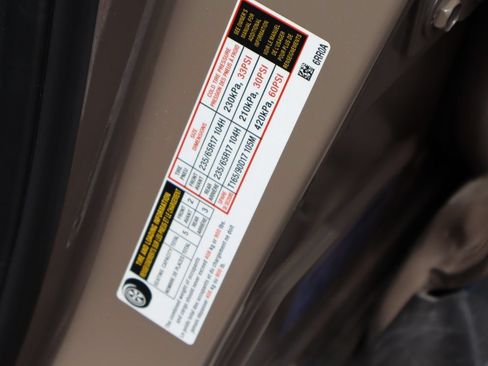 Used 2025 Nissan Rogue SV AWD/4WD image 30