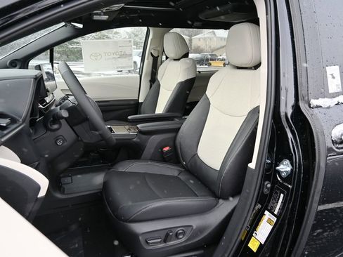 New 2026 Toyota Sienna Platinum image 11