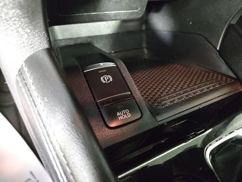 Used 2023 Nissan Kicks SR w/ SR Premium Package FWD image 28