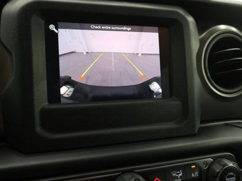 Used 2023 Jeep Gladiator Sport AWD/4WD image 16
