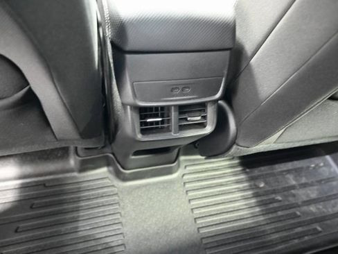 Used 2025 Chevrolet Equinox LT w/ Safety and Technology Package image 26