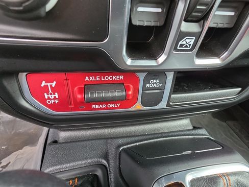 Used 2022 Jeep Gladiator Mojave w/ Cold Weather Group AWD/4WD image 24