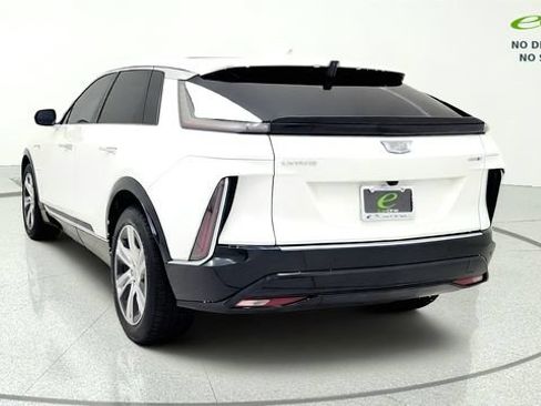 Used 2024 Cadillac Lyriq Tech RWD image 7
