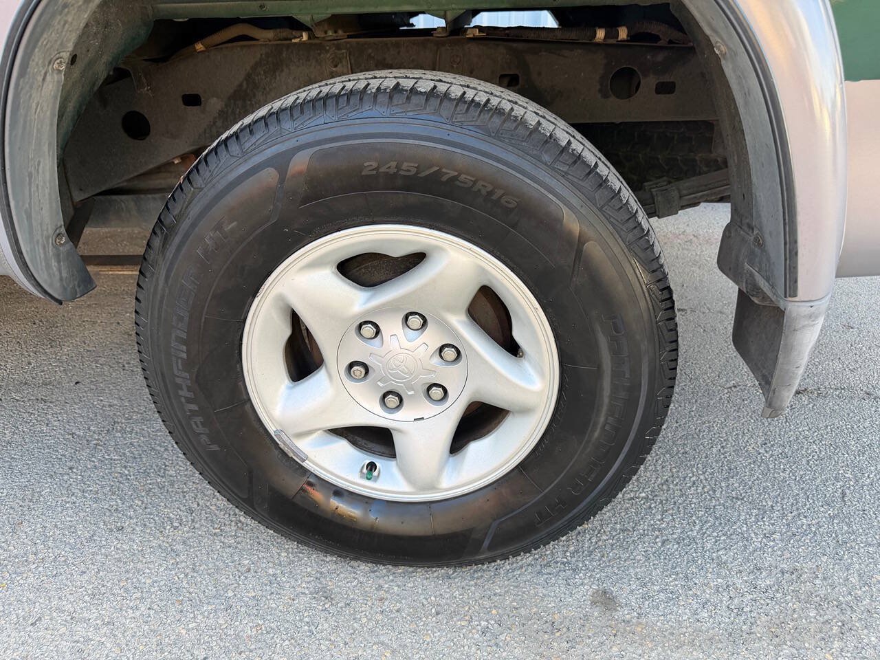 Used 2000 Toyota Tundra Limited RWD image 23