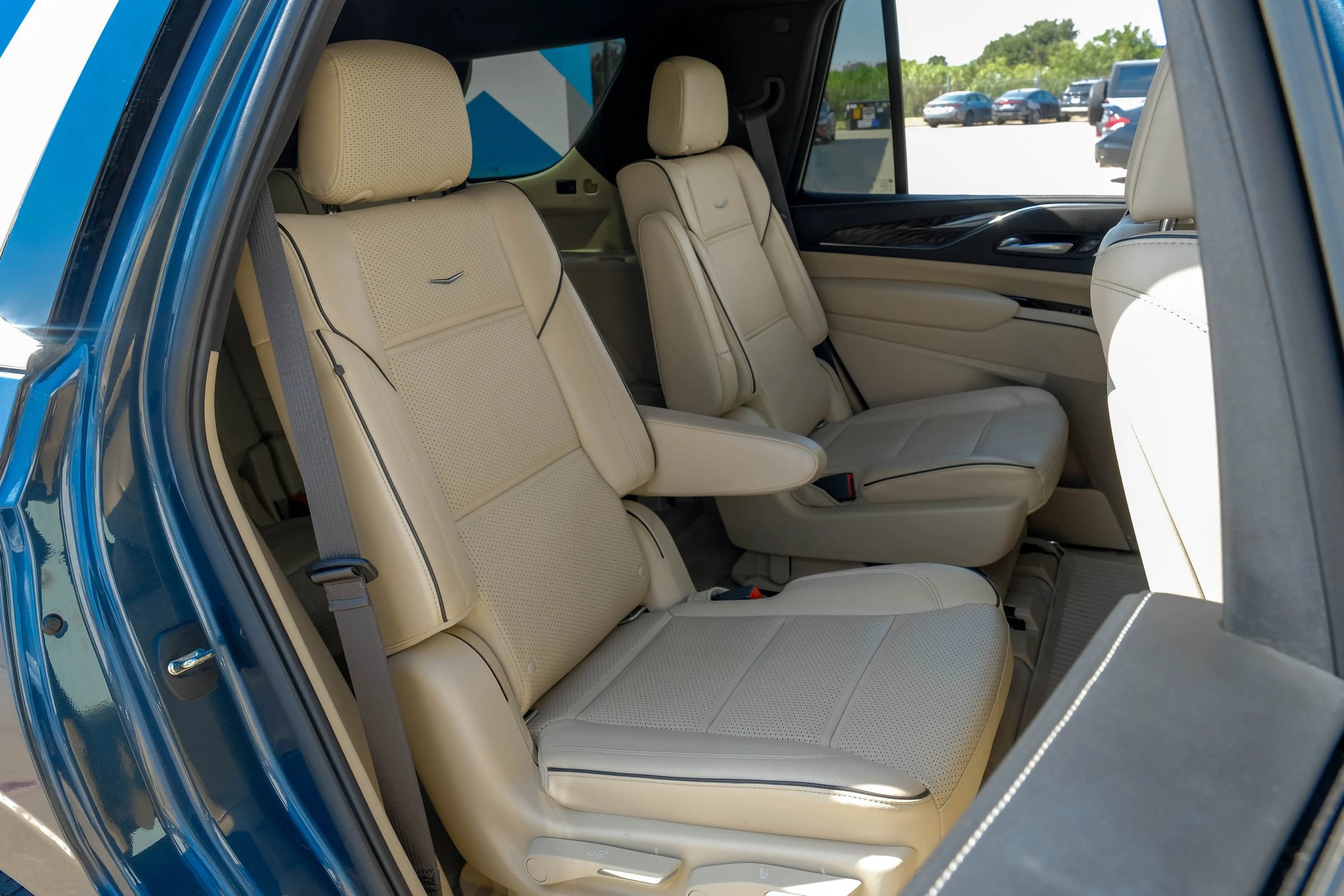 Used 2021 Cadillac Escalade Premium Luxury w/ Driver Assist Tech Package AWD/4WD image 39