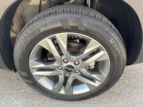 Used 2023 Kia Seltos S w/ Navigation Package AWD/4WD image 13