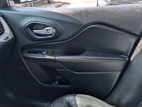 Used 2016 Jeep Cherokee High Altitude w/ Luxury Group FWD image 24