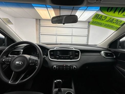 Used 2016 Kia Sorento FWD image 3