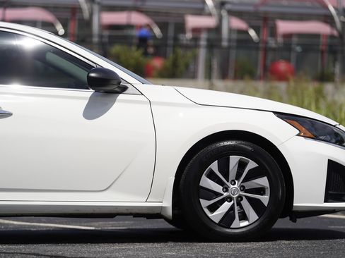 Used 2025 Nissan Altima 2.5 S FWD image 6