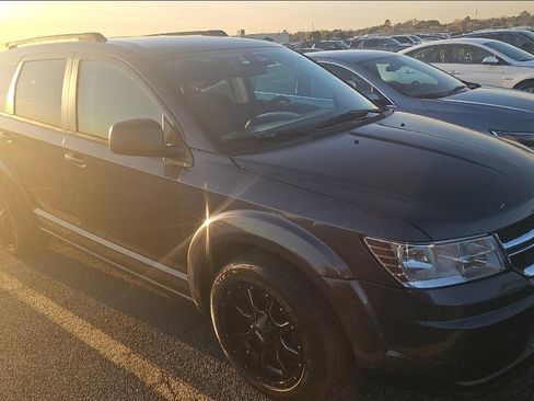 Used 2018 Dodge Journey SE image 2