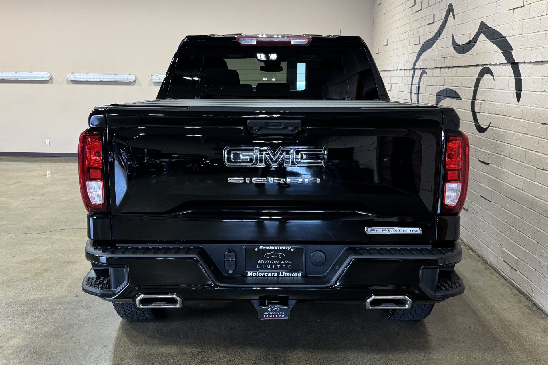 Used 2024 GMC Sierra 1500 Elevation w/ LPO, Elevation Black Package AWD/4WD image 5